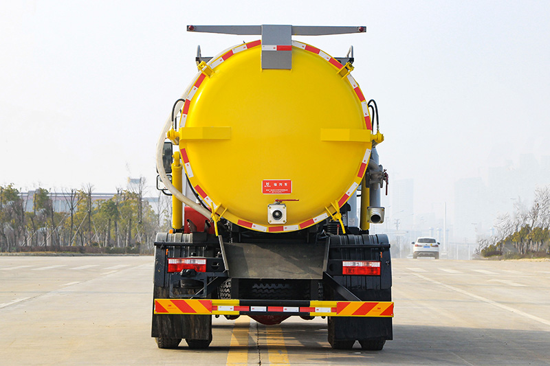 东风D9吸污车 12方