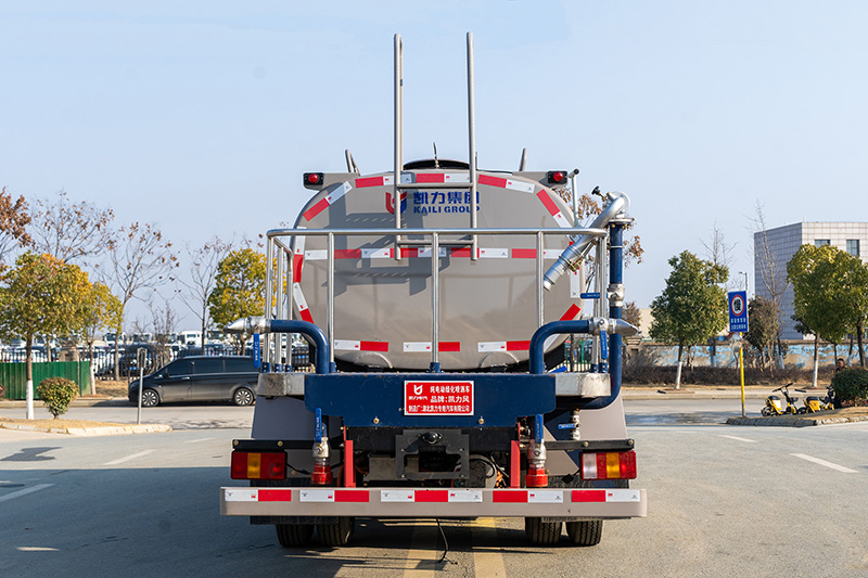 上汽跃进新能源洒水车